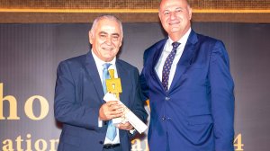 Τιμητική βράβευση του Γ. Χατζηθεοδοσίου από τα Who is Who International Awards – Το βραβείο απένειμε ο Υπουργός Αγροτικής Ανάπτυξης Κώστας Τσιάρας