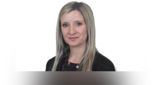 Η Anna Painter ως επικεφαλής των παγκόσμιων τεχνικών εργασιών υγειονομικής περίθαλψης της BMS