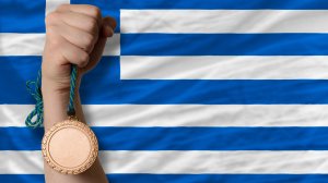 Οι αντοχές των ελληνικών ομολόγων, πρωταθλήτρια ανάπτυξης, «αργυρό» στη μείωση χρέους, ο χρυσός απειλεί το δολάριο, στα... junk η Intrum και το νέο ενδιαφέρον για την Attica
