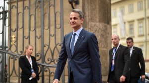 Πλαγίως: Μητσοτάκης στη θέση του Μητσοτάκη!