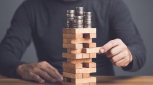 Αφού οι πελάτες πληρώνουν τα μισά τους ασφάλιστρα σε Unit Linked, αξίζει να γνωρίζουν καλύτερα τους κινδύνους τους!