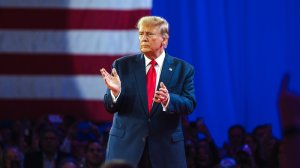 Οι ευρωπαϊκοί φόβοι από ενδεχόμενο «Trump II», ασθμαίνει η «ατμομηχανή» της οικονομίας, ο Αρχιεπίσκοπος τους χαλάει τη…δουλειά, υψηλά ο πήχης για τον ΟΠΑΠ και το νέο deal του Aktor με την ΚΑΕ ΠΑΟ
