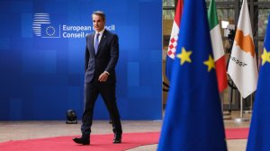 Νέα αμερικανική «ψήφος» στον Μητσοτάκη, νέο «χτύπημα» μετά το ιστορικό ράλι, οι άγριες διακυμάνσεις των ομολόγων, οι δημοσκοπήσεις, η Ζωή και η δραχμή και τα «στοιχήματα» για πετρέλαιο στα 40$