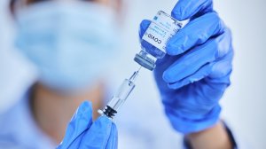 Η πρώτη αποζημίωση για παρενέργειες του εμβολίου COVID-19