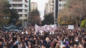 Πλαγίως:﻿ Τα Τέμπη και πάλι