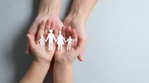 Παγκόσμια Ημέρα Αναδοχής: Ελάχιστο ενδιαφέρον για αναδοχή παιδιών με αναπηρία ή άνω των 8 ετών