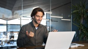 IWG: Επικεφαλής επιχειρήσεων αξιοποιούν την υβριδική εργασία για να περιορίσουν τα λειτουργικά κόστη και να ενισχύσουν την παραγωγικότητα