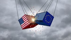 Financial Times: Οι ΗΠΑ πιέζουν την ΕΕ να μειώσει μονομερώς τους δασμούς της