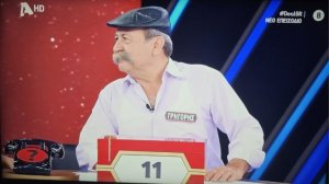 Κτηνοτρόφος από τα Τρίκαλα κέρδισε 9.000 ευρώ στο «Deal» και τα δώρισε σε σχολείο