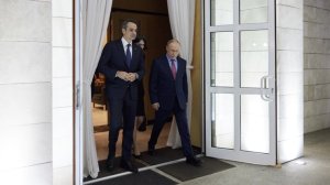 Ρωσική επίθεση σε Ελλάδα και Μητσοτάκη, ισχυρή «ψήφο» εμπιστοσύνης από JP Morgan, η ευκαιρία για το «νέο δολάριο», ο Αλέξης, ο Μίκης και Πεπ Γκουαρντιόλα και η ΔΕΗ βάζει «φωτιά» στις τηλεπικοινωνίες
