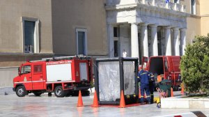 Επιχείρηση της ΕΛΑΣ τώρα για ύποπτο φάκελο στη Βουλή