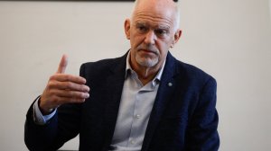 Η «βόμβα» των 645 δισ. και η…σιωπή του Γ. Παπανδρέου, ο γερμανικός φόβος και το γαλλικό «όχι», το χαμηλό 17 ετών της ανεργίας, το ιστορικό δημιουργίας θέσεων εργασίας και η πρώτη δημοσκόπηση με τον ΟΠΕΚΕΠΕ