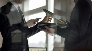 Η Αρχή για το Ξέπλυμα Μαύρου Χρήματος «ανίχνευσε» κύκλωμα εταιρειών που από εικονικές επιστροφές φόρου ζημίωσαν το Δημόσιο με 13,4 εκατ. ευρώ