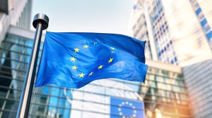 E.E: Το κρίσιμο δεύτερο εξάμηνο του 2025 και οι μεγάλες εκκρεμότητες
