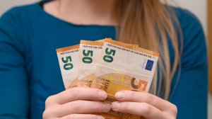 Αρνητική αποταμίευση το 2025 - Τι πρέπει να πει άμεσα ο Ασφαλιστικός Διαμεσολαβητής στους πελάτες του;