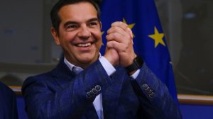 Το καλοκαιρινό «χτύπημα» του Αλέξη και η… επιστροφή στη Θεσσαλονίκη, «ανάσα» στη φορολόγηση των ενοικίων, «σορτάρουν» 5 δισ. δολ. κατά της ΑΙ και η κόντρα για το ΕΣΥ