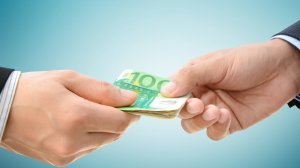 ΓΣΕΕ: Πώς αμείβεται η αργία της 15ης Αυγούστου