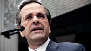 Παρέμβαση Σαμαρά για τον απεργό πείνας πατέρα θύματος των Τεμπών έξω από τη Βουλή