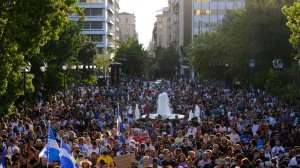 Σε απεργιακό κλοιό η χώρα την Τετάρτη: Πώς θα κινηθούν τα μέσα μεταφοράς - Δεμένα πλοία, «χειρόφρενο» στα ταξί