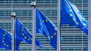 Ευρωβαρόμετρο 2025: Περισσότερη ασφάλεια και ενότητα ζητούν οι πολίτες από την ΕΕ