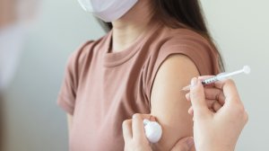 Συστάσεις εμβολιασμού σε ασθενείς με νεοπλασίες από τη Θεραπευτική Κλινική - Νοσοκομείο Αλεξάνδρα