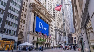Σε ιστορικά υψηλά η Wall Street, «αυτοδύναμος» ο Μητσοτάκης, και σενάρια για «κυβέρνηση μειοψηφίας», τα « 70άρια» της Metlen και «ψήφος» στην Τράπεζα Κύπρου