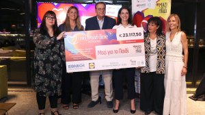 Η Εθνική Ασφαλιστική στην τελετή παράδοσης της επιταγής του 9ου No Finish Line Athens, στην Ένωση «Μαζί για το Παιδί»