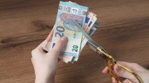 Σε ποια επιδόματα έρχονται μειώσεις με νέο νομοσχέδιο