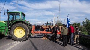 Πλαγίως: Για τους αγρότες