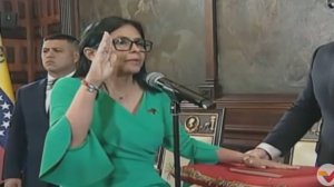 Σε…αναμμένα κάρβουνα λόγω Μαδούρου, η «ώρα μηδέν» για τους αγρότες, άρχισαν οι επιθέσεις κατά  Καρυστιανού, η εκλεκτή της αγοράς πετρελαίου, νέα ιστορικά ρεκόρ στη Wall Street, πιο…κοντά Alpha και Unicredit
