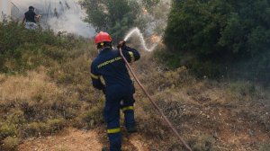 Διακοπή κυκλοφορίας στη Λ. Πάρνηθος λόγω πυρκαγιάς