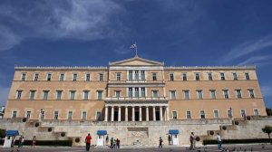 Επιστημονική Επιτροπή Βουλής: Αντισυνταγματικές οι μειώσεις σε συντάξεις και ειδικά μισθολόγια