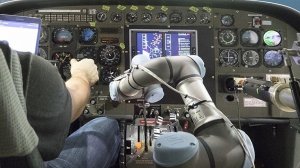Μετά τα self-driving cars έρχονται οι... πιλότοι ρομπότ. Έγινε η πρώτη δοκιμή!