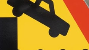 Ασφάλιστρα αυτοκινήτου: Η κατρακύλα συνεχίζεται