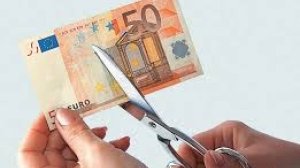 Moody’s: Πολύ πιθανό το κούρεμα καταθέσεων στις ελληνικές τράπεζες