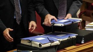Αιφνιδιαστικά το Σάββατο στη Βουλή ασφαλιστικό και φορολογικό