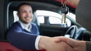 Κρυφές χρεώσεις στην ασφάλιση νοικιασμένων αυτοκινήτων