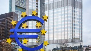 Bloomberg: Μικρή επίδραση στις ελληνικές τράπεζες από την απόφαση της ΕΚΤ
