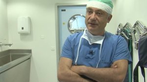 Αυξέντιος Καλαγκός: Ο καρδιοχειρουργός που σώζει τα άπορα παιδιά