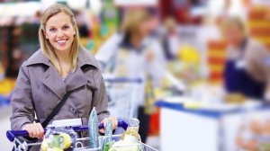 Η σήμανση των τροφίμων γίνεται πιο πλήρης και ευανάγνωστη 