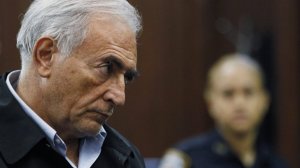 Από το Sofitel στις διαβόητες φυλακές Ρίκερς ο Στρος Καν. Αρχισε η κούρσα διαδοχής στο ΔΝΤ