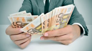 Πληρώνονται από σήμερα οι συντάξεις του Ιανουαρίου 2015 και το δώρο Χριστουγέννων του ΟΑΕΔ