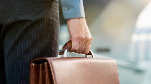Προς όσους διαθέτουν ακόμα δικά τους δίκτυα πωλήσεων: Μην αφήνετε τους ασφαλιστές σας στην τύχη τους