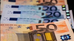 Υποχωρούν οι αποδόσεις των ελληνικών ομολόγων