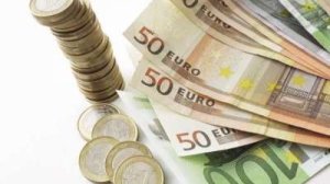 Εγκρίθηκε η εκταμίευση της δόσης προς την Ελλάδα