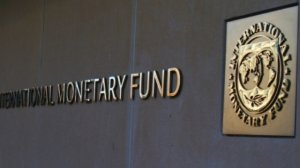 Μας σπρώχνουν στην αναδιάθρωση του χρέους