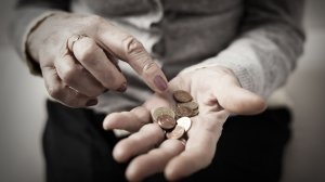 Ψαλίδι 60% στις συντάξεις των συνταξιούχων που απασχολούνται. Τα σημεία κλειδιά της εγκυκλίου του ΕΦΚΑ