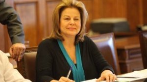 Tι είπε στη Βουλή η Λούκα Κατσέλη για τις επιχειρησιακές συμβάσεις