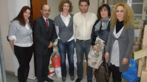 H Interamerican σκύβει πάνω από τους αστέγους 