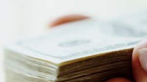 Αύξηση του ΦΠΑ από 11% στο 13% υποδεικνύει η Τρόϊκα